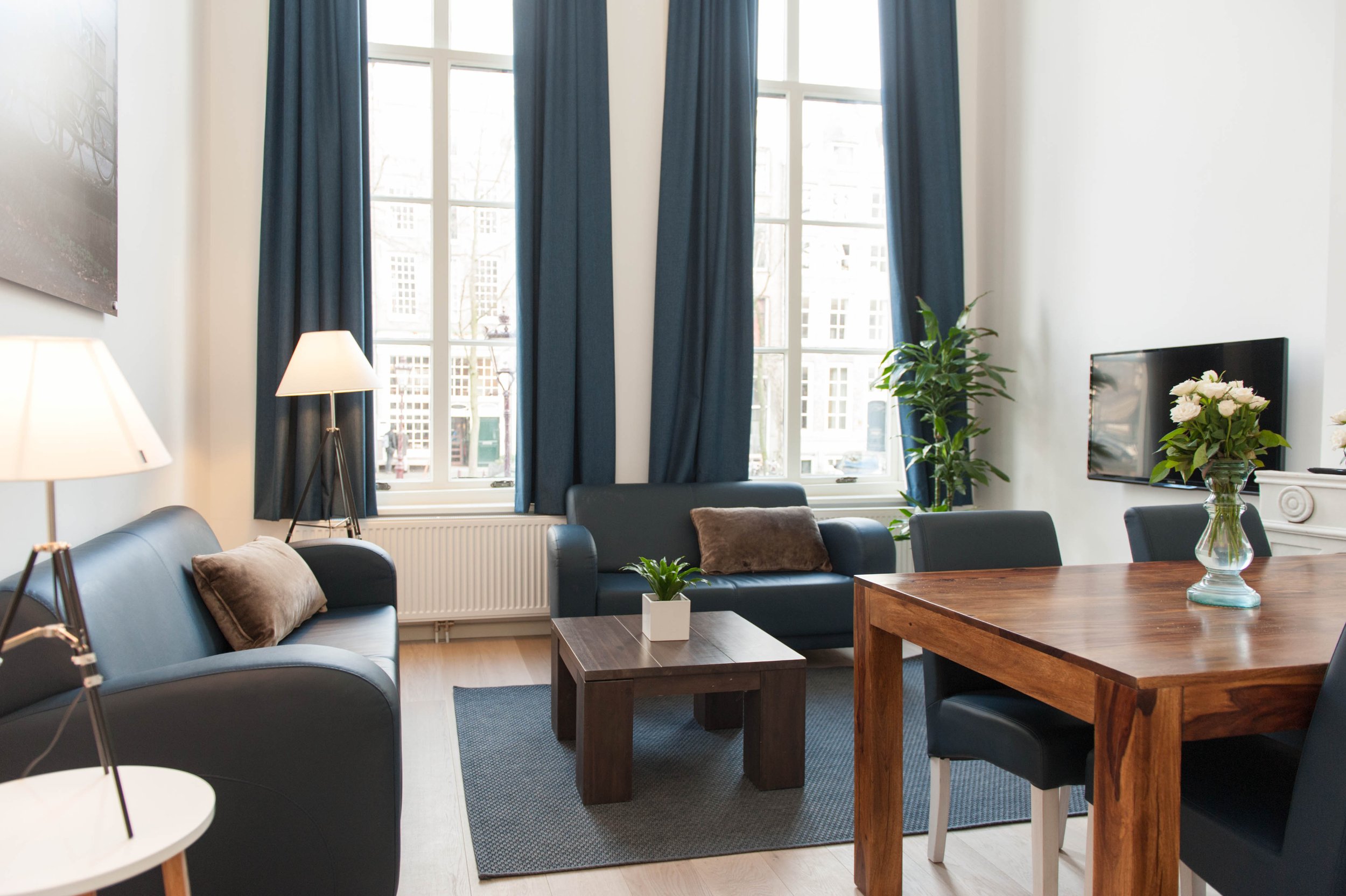 Bright ground floor apartment with authentic details and a view for one or a couple in Amsterdam — photo 3