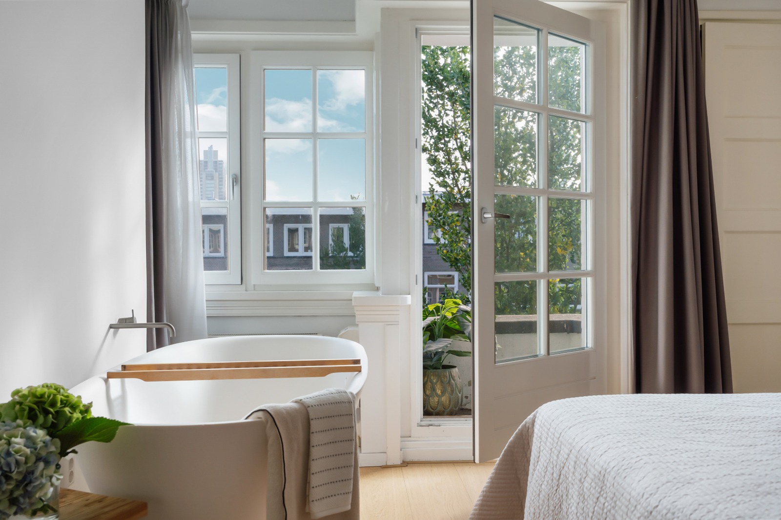 Sunny Bright Apartment in Amsterdam — photo 9