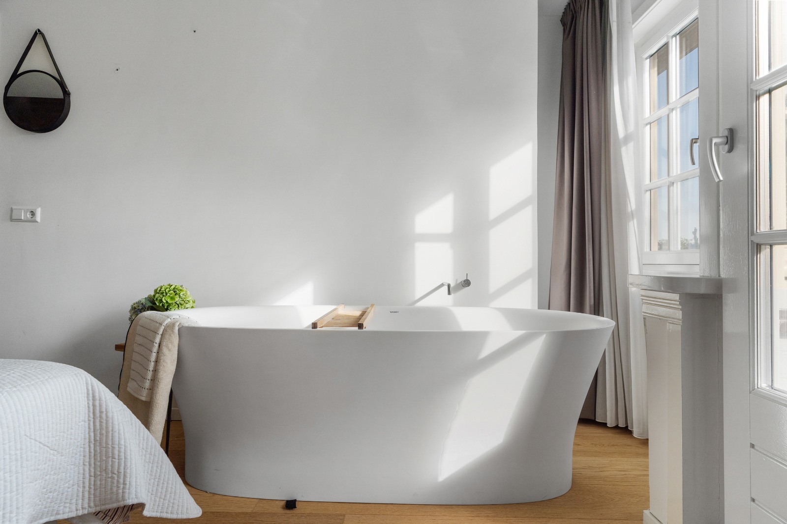 Sunny Bright Apartment in Amsterdam — photo 10